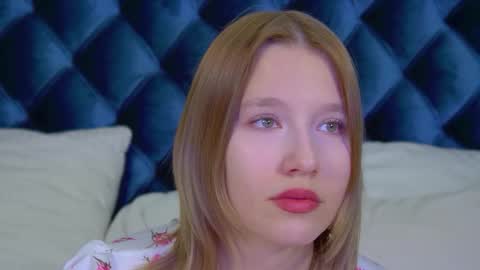 Snapshot of lililinn chatting on October 22, 6:02 am LiliLinn online show from October 22, 6:02 am