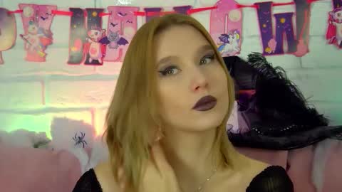 Snapshot of lililinn chatting on October 31, 4:35 am LiliLinn online show from October 31, 4:35 am