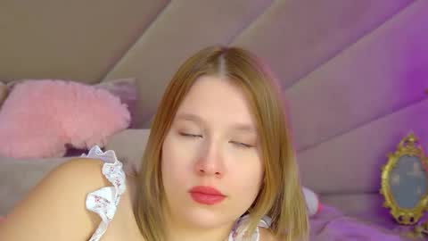 Snapshot of lililinn chatting on November 7, 8:03 am LiliLinn online show from November 7, 8:03 am