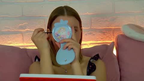 Snapshot of lililinn chatting on November 13, 5:39 am LiliLinn online show from November 13, 5:39 am