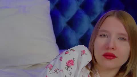 Snapshot of lililinn chatting on November 18, 4:39 am LiliLinn online show from November 18, 4:39 am