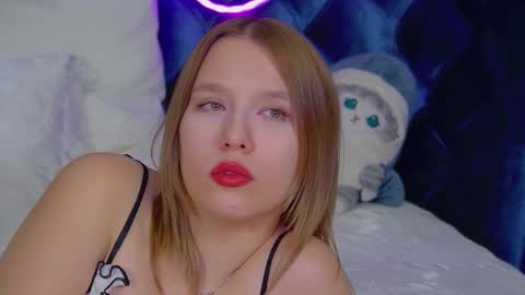 Snapshot of lililinn chatting on November 22, 6:34 am LiliLinn online show from November 22, 6:34 am