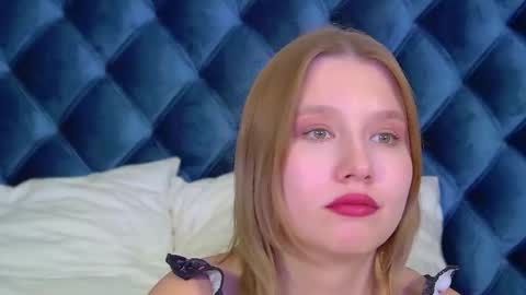 Snapshot of lililinn chatting on November 29, 8:28 am LiliLinn online show from November 29, 8:28 am