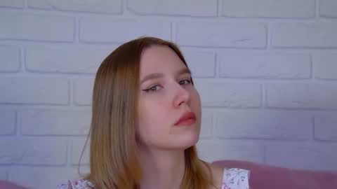 LiliLinn online show from July 3, 4:30 am