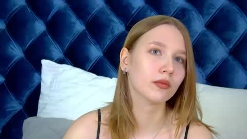 LiliLinn online show from July 15, 10:20 am