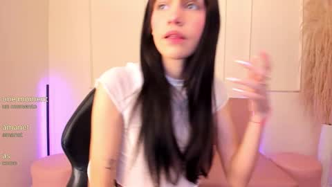 Snapshot of lilily_lv chatting on November 21, 12:15 pm Lilly online show from November 21, 12:15 pm