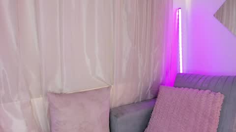 Snapshot of lilily_lv chatting on May 5, 1:19 pm Lilly online show from May 5, 1:19 pm