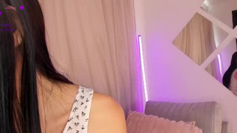 Snapshot of lilily_lv chatting on June 1, 1:24 pm Lilly online show from June 1, 1:24 pm