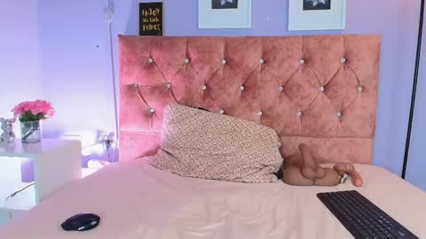 lilirousee online show from May 29, 7:56 pm