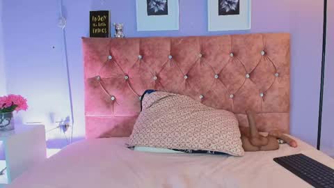 lilirousee online show from June 3, 7:08 pm