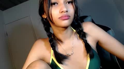 Chloe online show from February 4, 2:12 pm