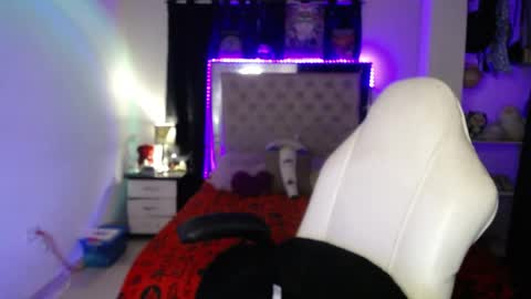 Snapshot of lilith__murphy chatting on April 8, 10:54 pm Lilith online show from April 8, 10:54 pm