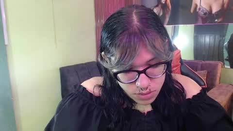 lilith  online show from May 7, 11:37 am