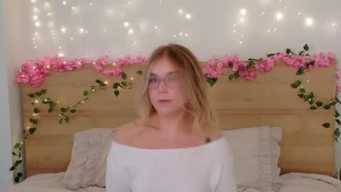 Lilith Bonheur online show from September 30, 12:26 am