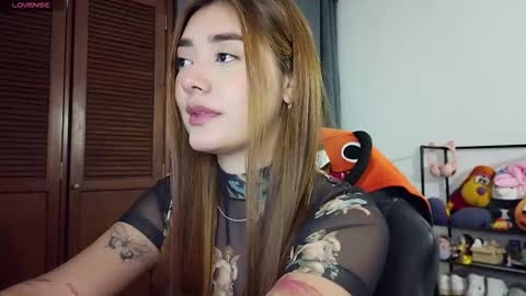 Snapshot of lilith_cruzz chatting on October 21, 4:35 am Lilith online show from October 21, 4:35 am