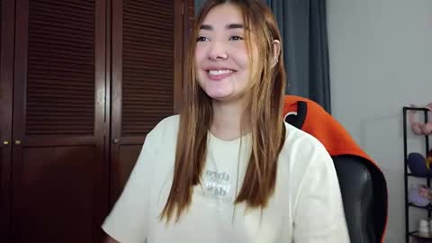 Snapshot of lilith_cruzz chatting on October 24, 4:31 am Lilith online show from October 24, 4:31 am