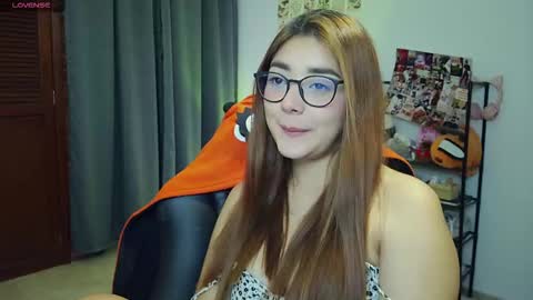 Snapshot of lilith_cruzz chatting on March 7, 5:04 am Lilith online show from March 7, 5:04 am