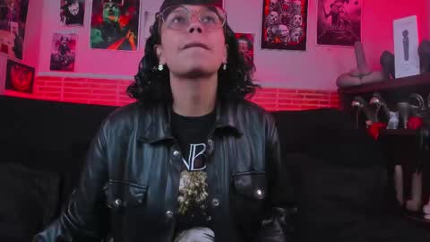 Snapshot of lilith_deveraux_ chatting on September 29, 1:05 pm MISTRESS LILITH online show from September 29, 1:05 pm