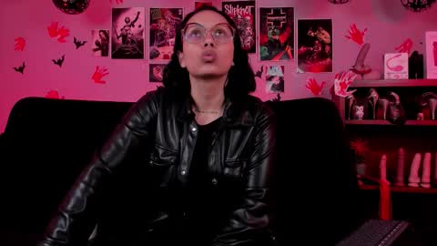 Snapshot of lilith_deveraux_ chatting on November 3, 10:32 pm MISTRESS LILITH online show from November 3, 10:32 pm