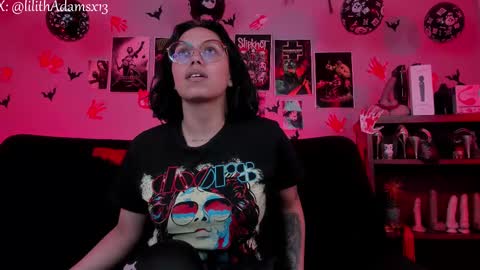 Snapshot of lilith_deveraux_ chatting on November 10, 1:04 am MISTRESS LILITH online show from November 10, 1:04 am