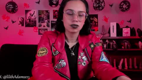 Snapshot of lilith_deveraux_ chatting on November 26, 12:11 am MISTRESS LILITH online show from November 26, 12:11 am