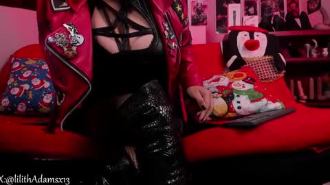 Snapshot of lilith_deveraux_ chatting on December 3, 3:54 pm MISTRESS LILITH online show from December 3, 3:54 pm
