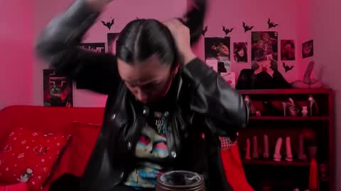 Snapshot of lilith_deveraux_ chatting on December 4, 5:32 pm MISTRESS LILITH online show from December 4, 5:32 pm