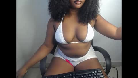 Snapshot of lilith_lala chatting on February 5, 5:28 pm tina online show from February 5, 5:28 pm