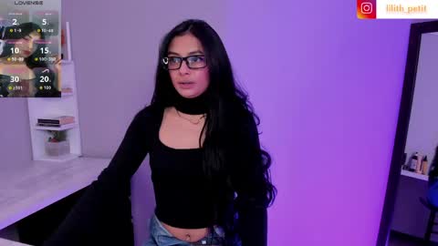 Lili petit  online show from June 9, 9:59 pm