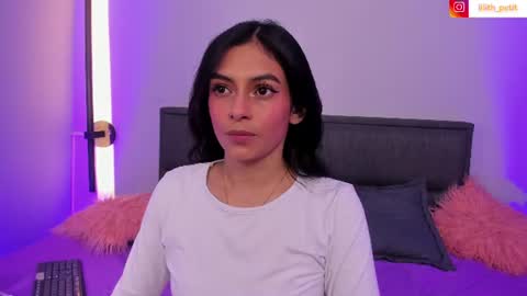 Lili petit  online show from July 18, 1:26 pm