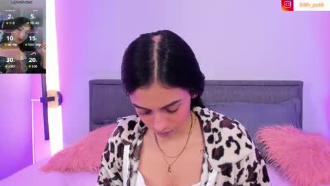 Lili petit  online show from July 22, 1:14 pm