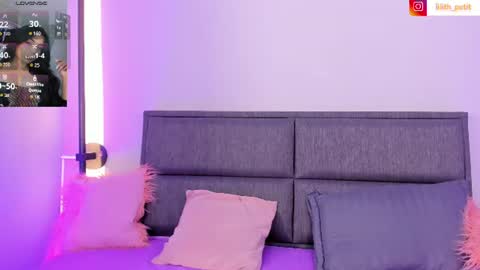 Lili petit  online show from July 26, 3:30 pm
