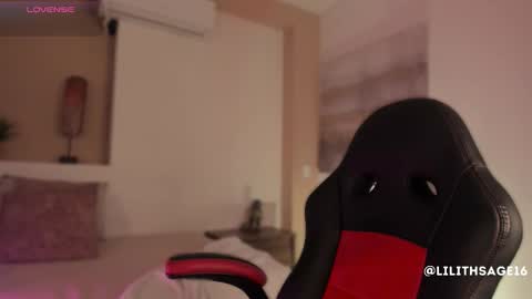 lilith_sage_ online show from November 17, 11:27 am