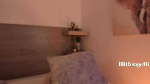 lilith_sage_ online show from June 5, 7:52 pm