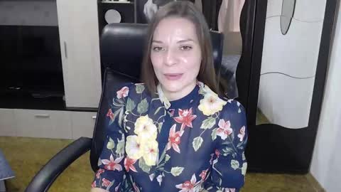 lilith small21 online show from October 8, 9:07 am