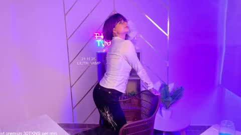 Snapshot of lilith_vamp chatting on November 21, 9:02 pm LILITH 200 LIKES Thursday Clown Costume M online show from November 21, 9:02 pm