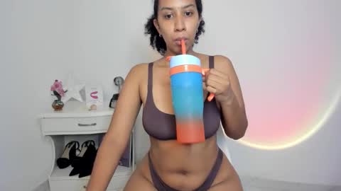 Alejandra  online show from April 21, 5:14 am