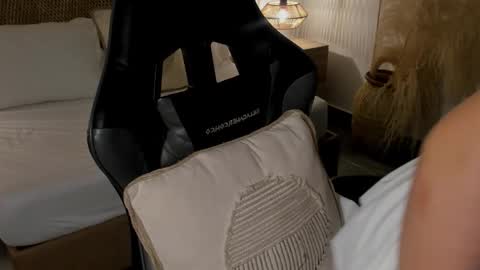 L I L I  online show from February 19, 7:10 pm