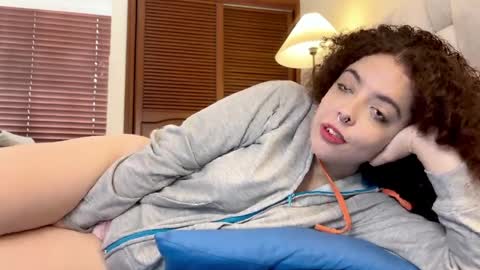 Snapshot of lilithdoeyes chatting on April 9, 2:44 pm Lilith online show from April 9, 2:44 pm