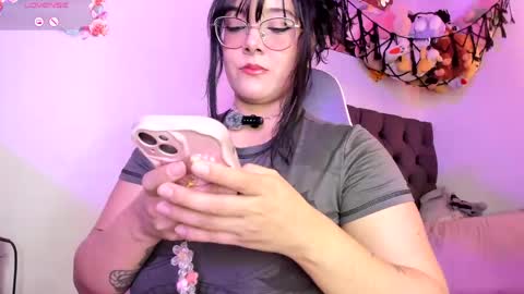 Snapshot of lilithh_kuro chatting on May 24, 7:41 pm Lilithh Kuro online show from May 24, 7:41 pm