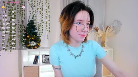 Snapshot of lilithlunna chatting on January 4, 10:13 pm Lilith online show from January 4, 10:13 pm