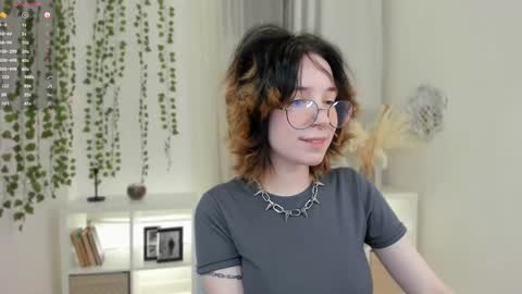 Snapshot of lilithlunna chatting on January 14, 8:15 pm Lilith online show from January 14, 8:15 pm