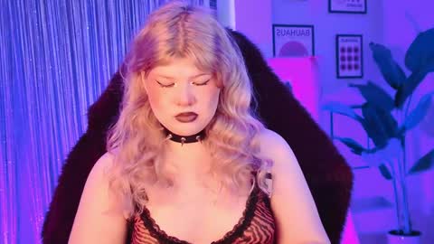 Snapshot of lilithnelson chatting on April 28, 2:21 am LilithNelson online show from April 28, 2:21 am