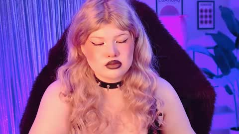Snapshot of lilithnelson chatting on April 28, 2:27 am LilithNelson online show from April 28, 2:27 am