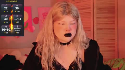 Snapshot of lilithnelson chatting on May 6, 1:03 am LilithNelson online show from May 6, 1:03 am