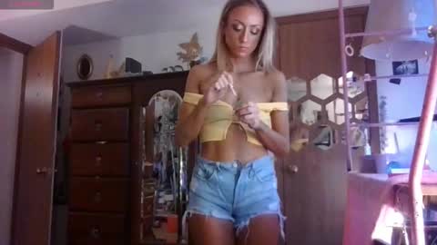 Snapshot of lilithohfish chatting on March 20, 3:50 pm Lilithohfish online show from March 20, 3:50 pm