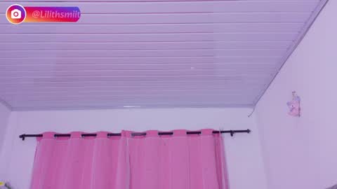 Snapshot of lilithsmiith chatting on May 30, 12:35 pm lilithsmiith online show from May 30, 12:35 pm