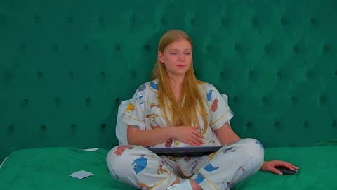 Snapshot of lilitrosen chatting on September 15, 6:08 pm lilitrosen online show from September 15, 6:08 pm