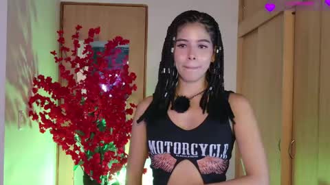 Snapshot of liliwatsonj chatting on May 13, 2:53 am 3 Ig Lilisxo1 online show from May 13, 2:53 am