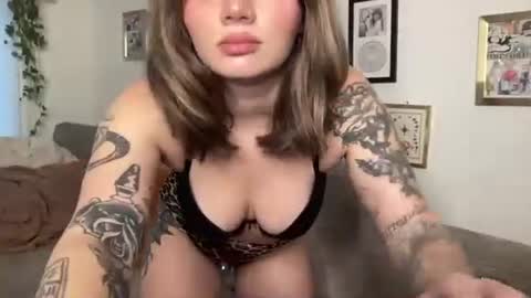 lilldaddysgirl online show from November 6, 3:13 pm